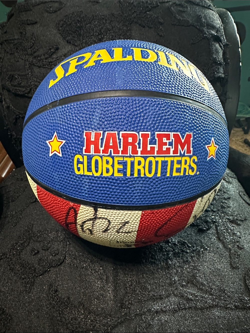 Spalding Harlem Globetrotters Blue/Red/White Team Basketball signed by 7 players